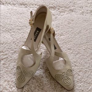 Sexy Vintage BALLY Cream Crisscross Heel